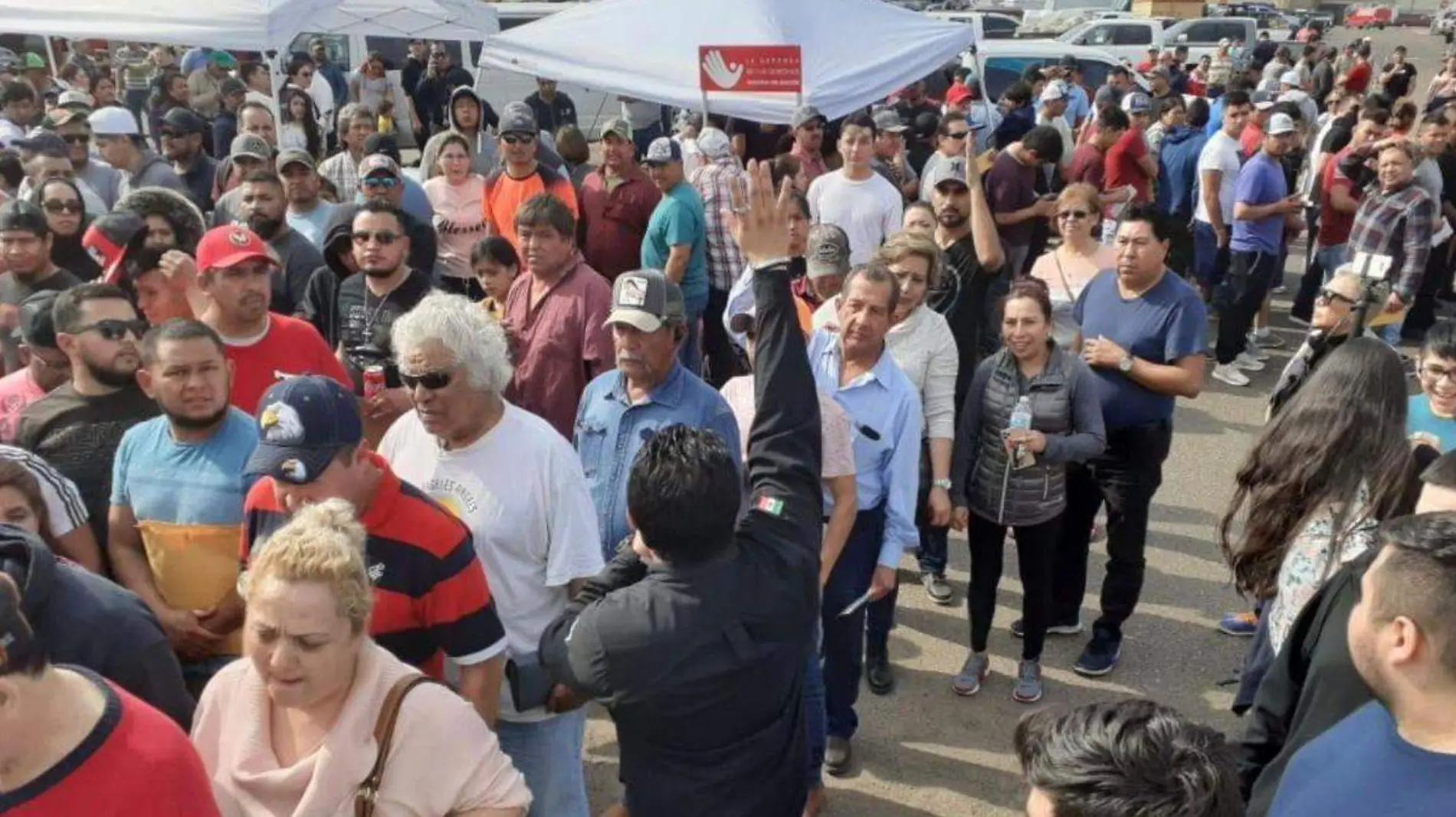 Familias de queretanos se sumaron a las filas del registro para volver a suelo mexicano. Foto Cortesía Comisión de Migrante.